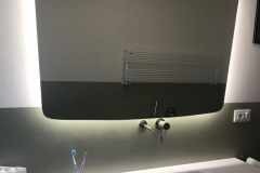 una vetrata verde limone | bagno | VAAM architetti